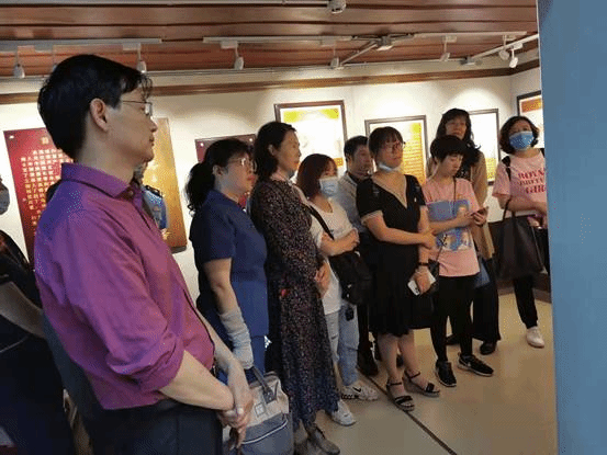 参观云南地下党成立旧址